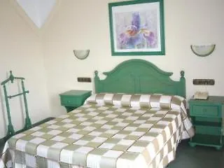 Mitra Crisalida קברה